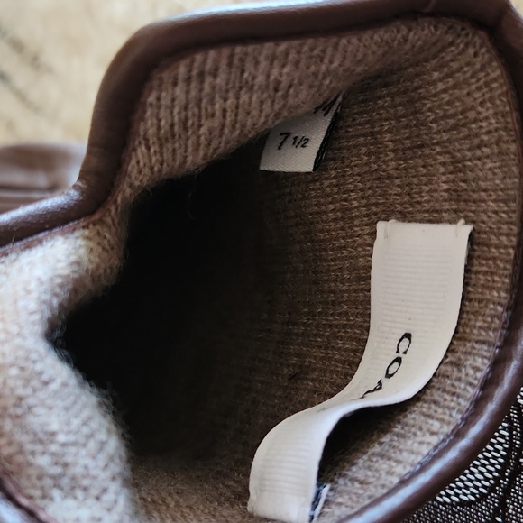 NWT Coach Signature Jacquard and Oak Brown Leather Tech Gloves ๐ค๐งค๐ - Picture 10 of 16